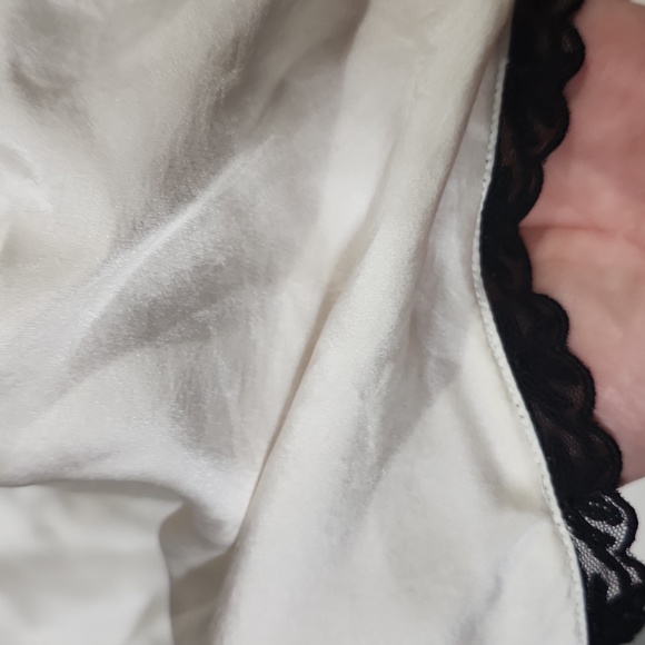 Beautiful ivory pearl colored black lace trim 100% silk vintage Morgan Taylor L - Picture 8 of 8
